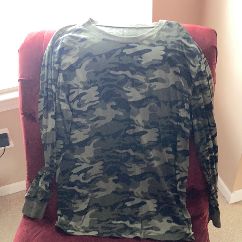 Men’s Old Navy camouflage long sleeve shirt